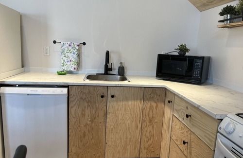 Mountain View Apartment | Payne Lake Wilderness Huts - Lakeview Suite