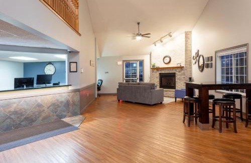 Paynesville Hotel | Paynesville Inn & Suites