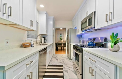 Pacific Beach House | PB 3BR BEACH RETREAT: HOT TUB - MINI GOLF