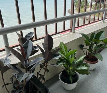 Taman Haji Zainal Apartment | PD SEAVIEW VIP Staycation w WiFi