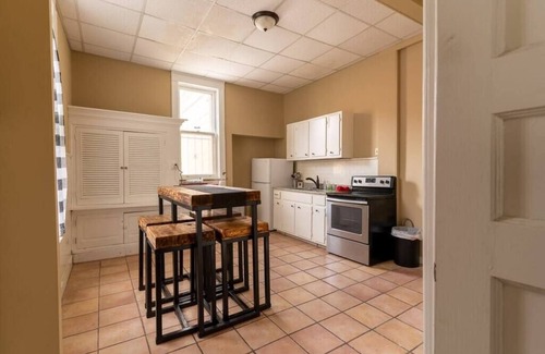 Central Gardens Apartment | Peabody 1, 2 bedroom Main Floor Apartment