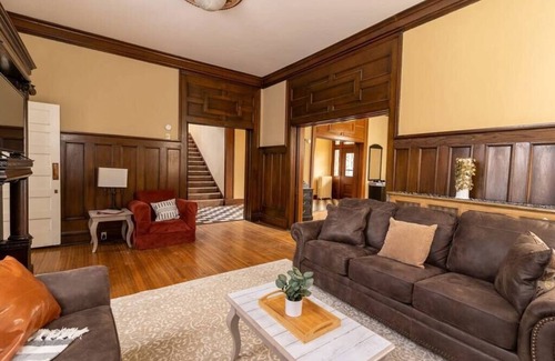 Central Gardens Apartment | Peabody 1, 2 bedroom Main Floor Apartment