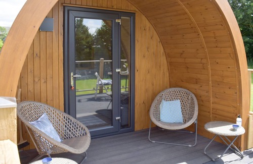 Penicuik Cottage | Peace and quiet, sat in the middle of your own field with a private hot tub.