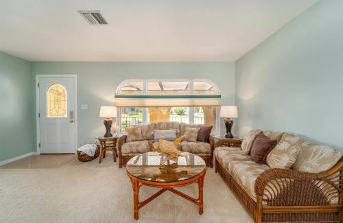 Harbour Heights House | Peace River Retreat Waterfront w Heated Pool
