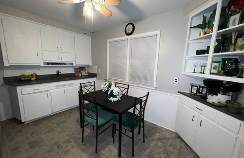 Redford House | Peaceful Clean 3BR | 6Beds | Free Wifi | Finished Basement