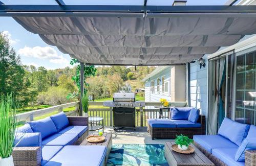 Parksville House | Peaceful 1-Acre Parksville Home Large Deck and Yard