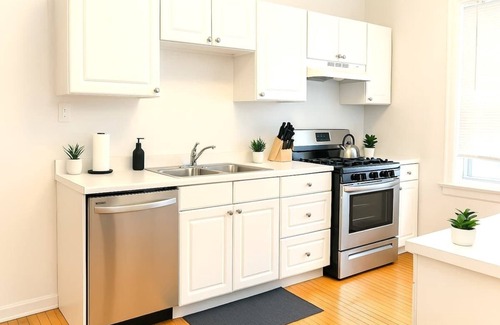 South Evanston Apartment | Peaceful 1BR Escape in Evanston