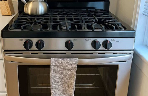 South Evanston Apartment | Peaceful 1BR Escape in Evanston