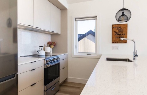 Upper Blandford Apartment | Peaceful 2-Bedroom Coastal Cottage with Hot Tub