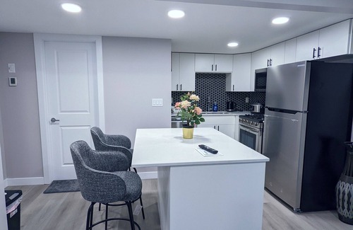 Southwest Edmonton House | Peaceful 2 Bedroom Guest Suite located at the SW Edmonton close to the airport.