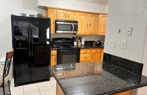 Fresno Condo | Peaceful 2bed/1bath condo with parking