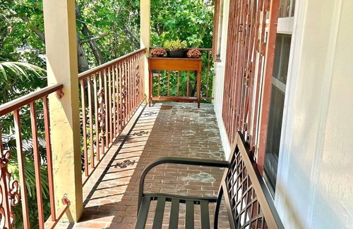 Beverly Grove Condo | Peaceful 2BR Condo Near Beverly Hills – Free Garage Parking – 30+ Day Stays
