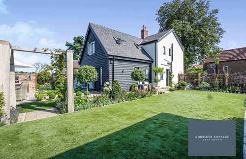 Rampton Cottage | Peaceful 3 Bedroomed Lincolnshire Cottage with Hot Tub in Laughterton nr Lincoln