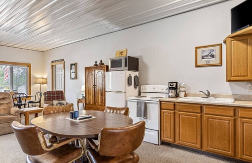 Burt County Cabin | Peaceful 6-Bed River Cabin – Family-Friendly Getaway with Boat Slip & Playground Access | Sleeps 9