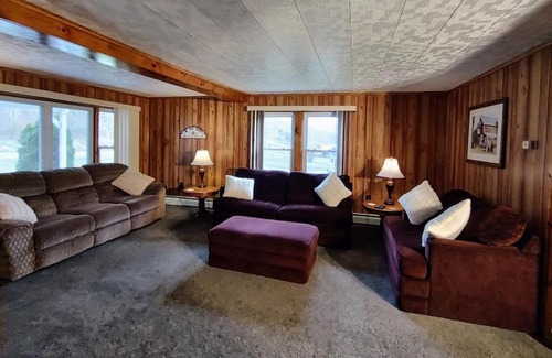 Huntingdon House | Peaceful Acres – Minutes to Raystown Lake