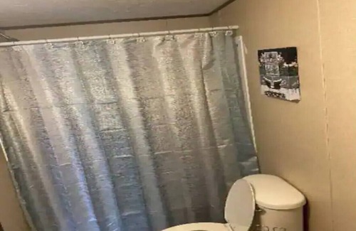 Albany House | Peaceful Albany Getaway Close to Muncie & BSU