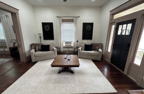 Hillsboro House | Peaceful and centrally located 2-bedroom house with AC and WiFi in Hillsboro