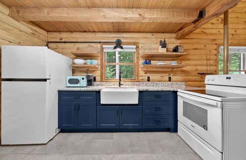 Rowland Cabin | Peaceful and Private Delaware Riverfront Log Cabin.