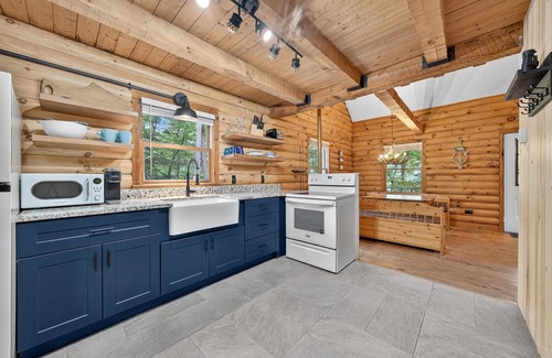 Rowland Cabin | Peaceful and Private Delaware Riverfront Log Cabin.