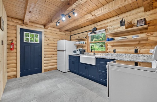 Rowland Cabin | Peaceful and Private Delaware Riverfront Log Cabin.
