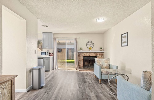 South Natomas Villa | Peaceful and Quiet 4 Br house with Garage