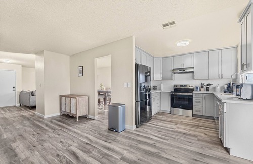 South Natomas Villa | Peaceful and Quiet 4 Br house with Garage