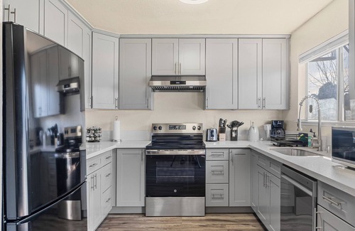 South Natomas Villa | Peaceful and Quiet 4 Br house with Garage