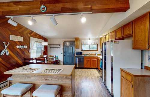 Grayland House | Peaceful and spacious beach vacation home