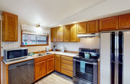 Grayland House | Peaceful and spacious beach vacation home