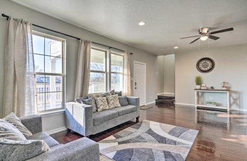 Atascosa House | Peaceful Atascosa Home with Balcony and Deck!