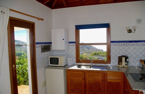 Puntagorda Apartment | Peaceful Atlantic sea views Fibre WiFi, Air con, Heating walk to farmers' market