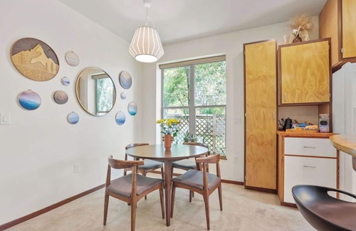 Central East Austin House | Peaceful Austin Oasis w/King Bed & private yard l Centrally Located