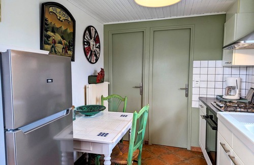 Brives Cottage | Peaceful Berry retreat with garden and fireplace
