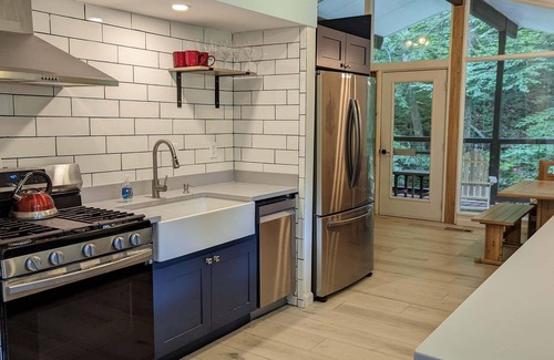 North Pomfret House | Peaceful Brookside North Pomfret Cottage