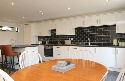 St Merryn House | Peaceful bungalow near to Constantine Bay, dog friendly with enclosed garden