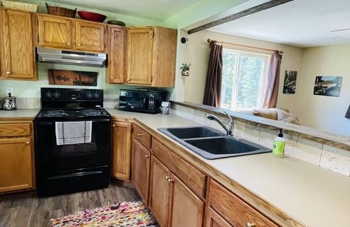 Boundary County Cabin | Peaceful Cabin Escape in Bonners Ferry