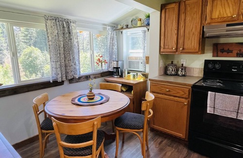 Boundary County Cabin | Peaceful Cabin Escape in Bonners Ferry