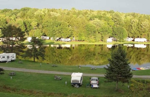 Endicott House | Peaceful Cabin Escape! Free Parking, Water Sports Activities!