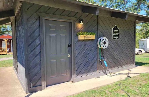 Scraper Cabin | Peaceful Cabin, fish, Illinois river, Kayak, Golfing