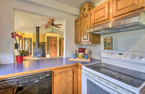 Adelma Beach Cabin | Peaceful Cabin on Horse Farm, 5 Mi to Town!