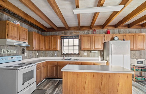 Waverly Cabin | Peaceful cabin with a lovely view of the TN river-the PERFECT weekend getaway!