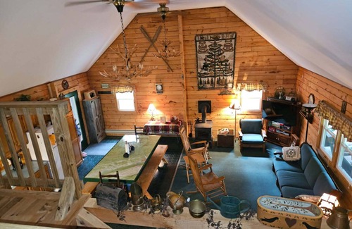 Farrandsville Cabin | Peaceful cabin with AC in tranquil, private woodland