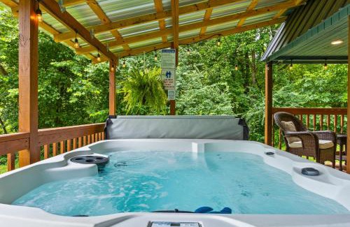 Heidelberg House | Peaceful cabin with hot tub, games, near river