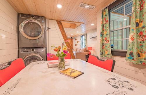 Heidelberg House | Peaceful cabin with hot tub, games, near river