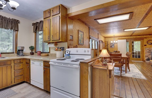 Carrollton Cabin | Peaceful Carrollton Retreat w/Deck & Fire Pit!