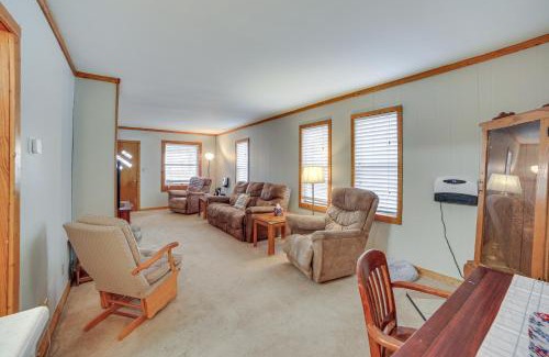 Channing House | Peaceful Channing Retreat 3 Mi to Lake Access!