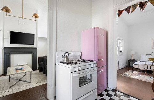 Harleston Village Apartment | Peaceful Charleston Hideaway for 2 – Walk to Everything!