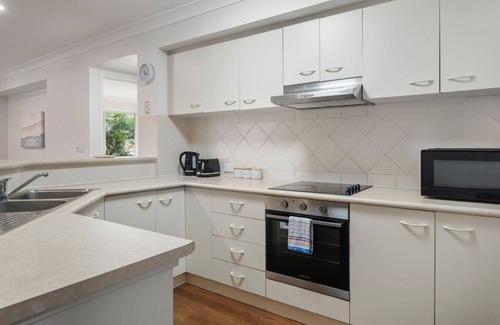 Sunnybank Hills House | Peaceful & Convenient | 4BR Family Modern Retreat