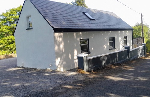Ogonnelloe Cottage | Peaceful Cottage in the Clare countryside, amazing views and close to the water