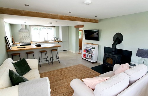Leominster Cottage | Peaceful cottage nr Ludlow & Leominster, newly renovated, large garden & orchard